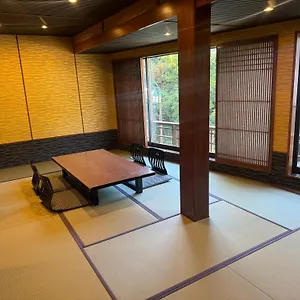 https://hakoneyumoto-onsen-yaeikan.hotelshakone.com